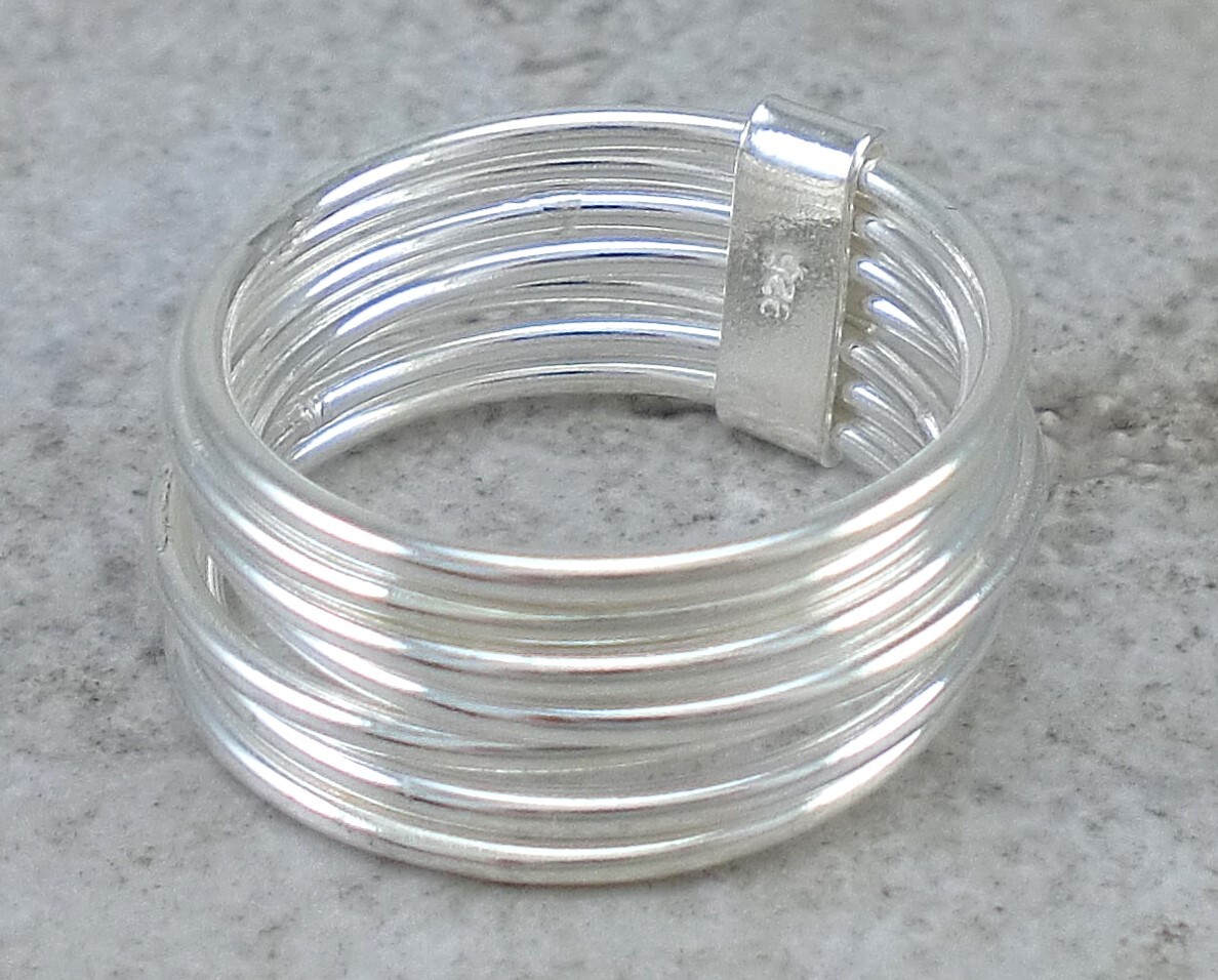 7 DAY RING STERLING SILVER 7 BAND STACKED RING size 9 style# r2629