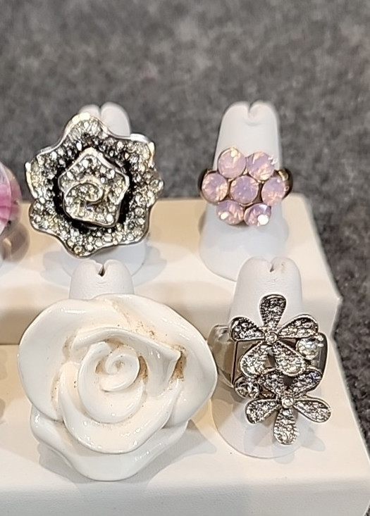 Jewelry 12 Flowered Rings Adjusts Sized Stretch See Description Lot #254