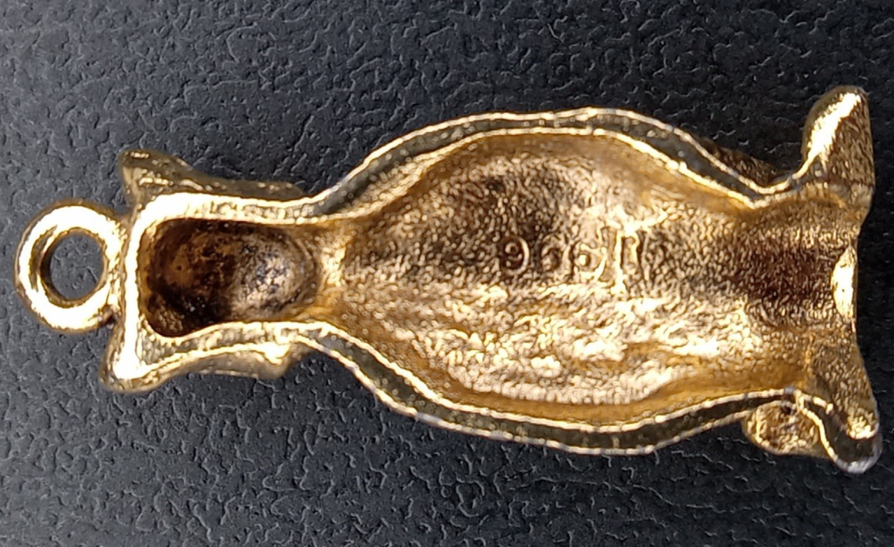 Sitting Cat Gold Toned Charm Pendant 1996 Vintage No Maker Mark