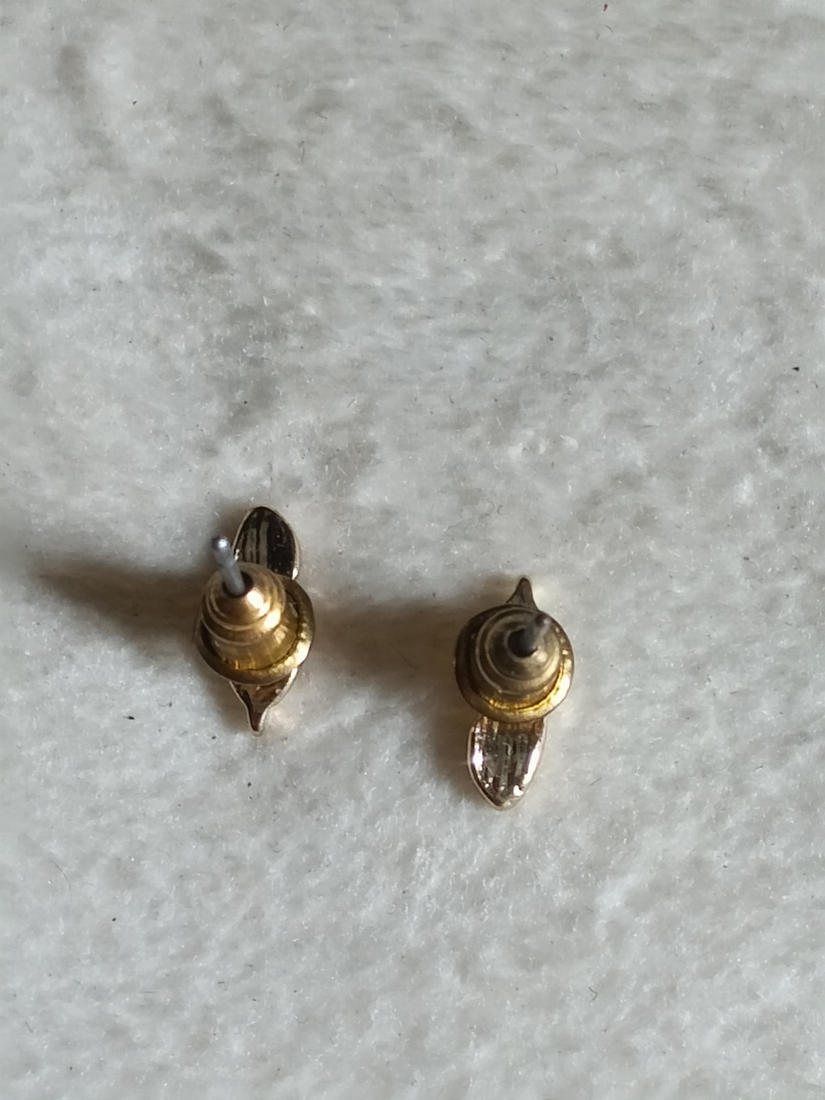 vintage Gold Tone Leaf Stud Earrings Push Back Closure Lobe Pair