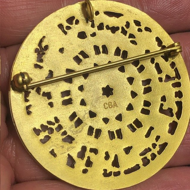 B809 CGA Zodiac Round Brooch 2-7/8″ Gold Tone Astrology Signs Pin