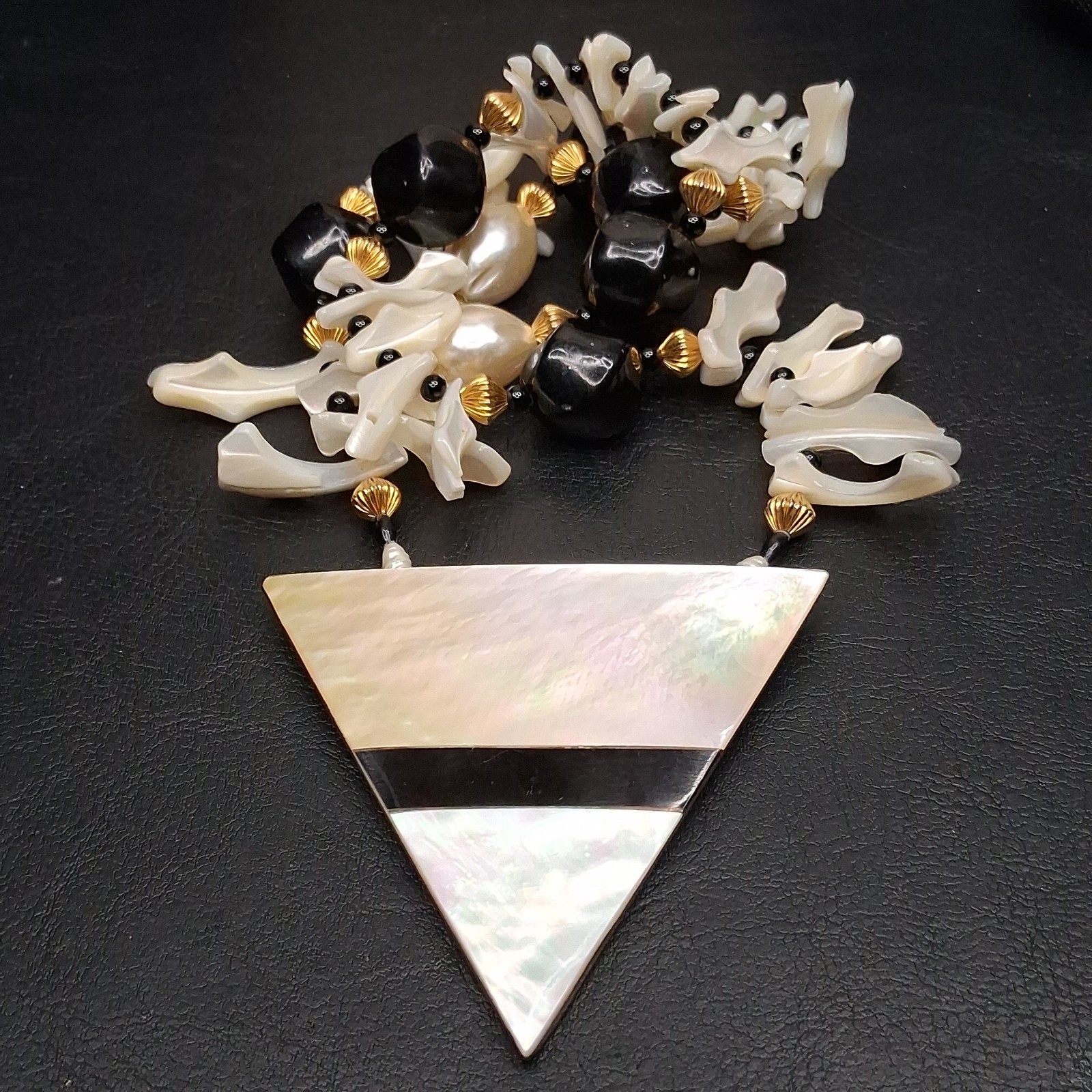 Vintage Mother of Pearl Black Beads Necklace Whit Triangle Pendant. 17.995