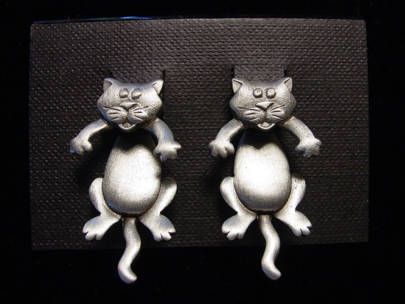 “JJ” Jonette Jewelry Silver Pewter Large ‘CAT 3-D’ Pierced Earrings