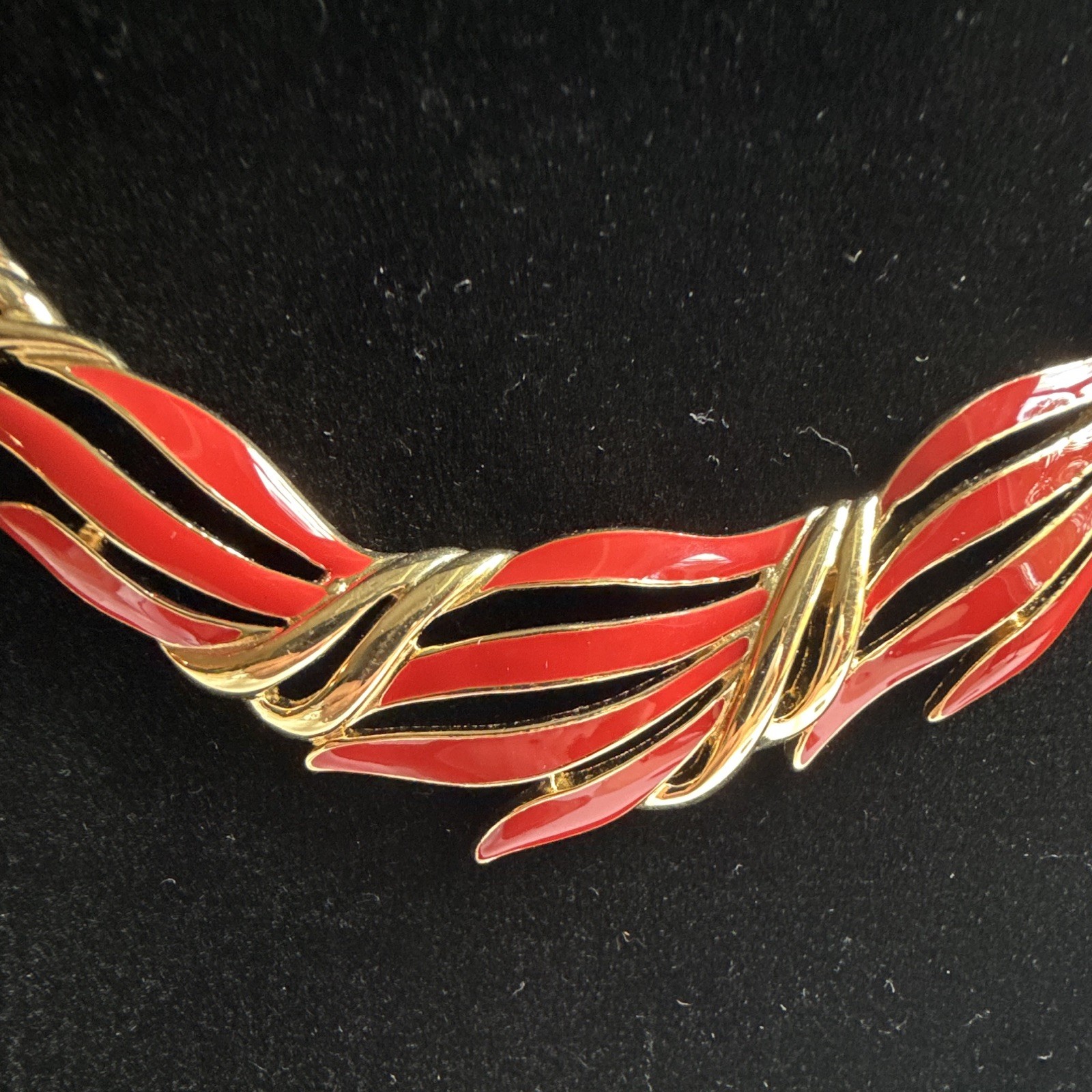Vintage Crown Trifari Gold Tone & Red Enamel 14” Necklace