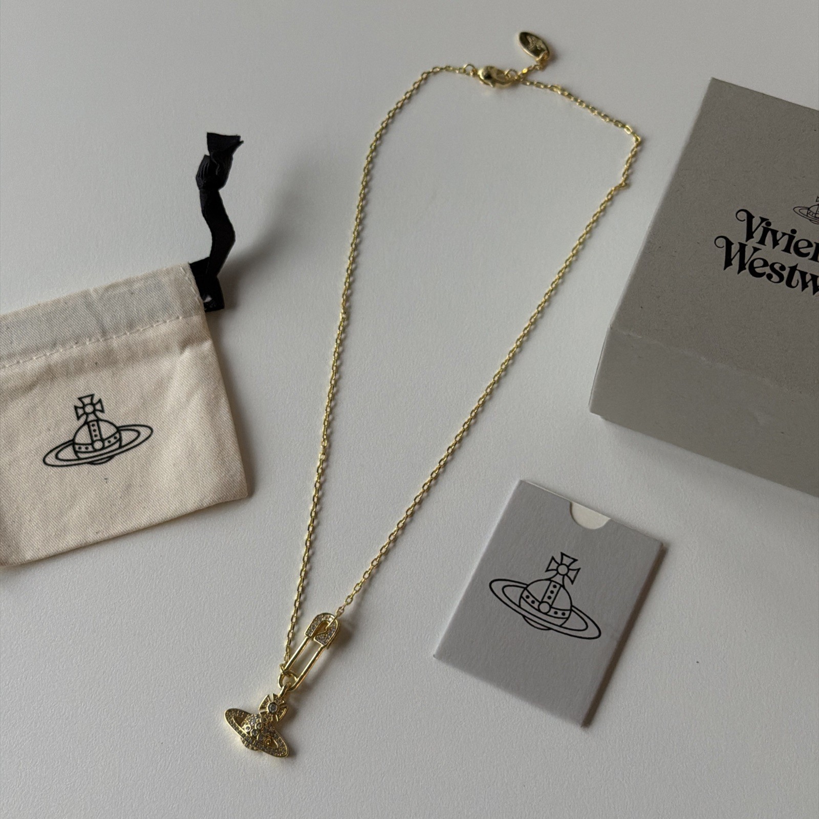 VW Lucrece Pendant Necklace – Gold