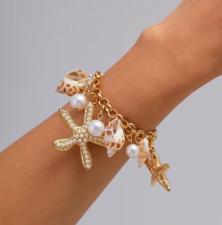 Women’s bohemian starfish and shellfish beach bracelet suitable for summer