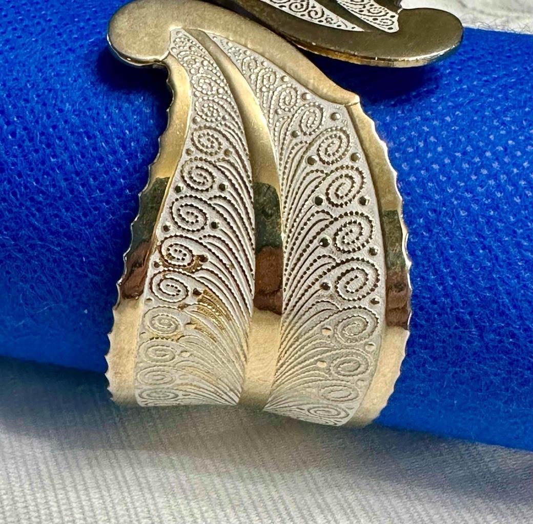 Vntg 3 Piece Gold Tone & Enamel Hinged Bracelet, Brooch & Clip On Earrings Set