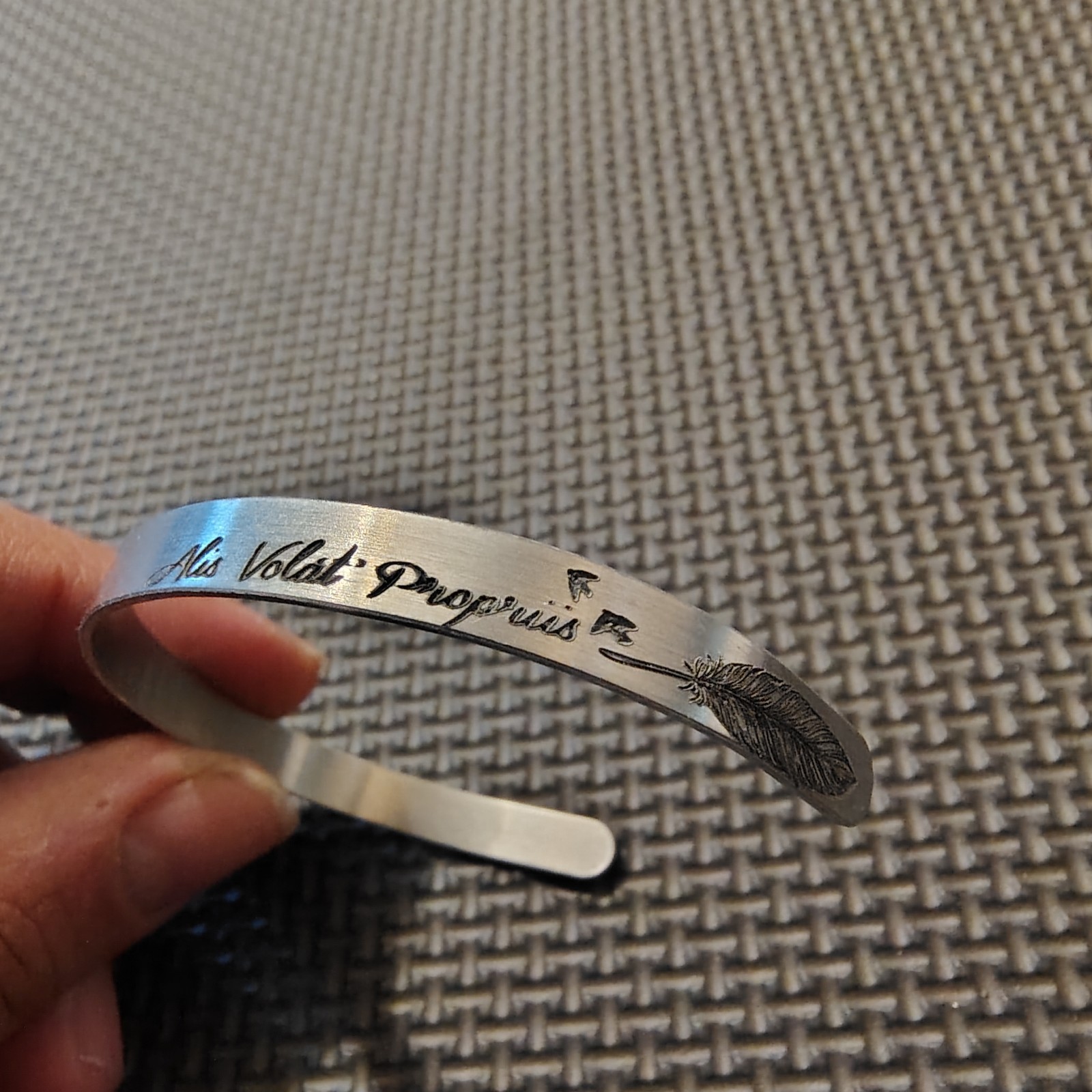 HANDMADE CUSTOM Aluminum Alis Volat Propriis Engraved Cuff Bangle Bracelet 6mm