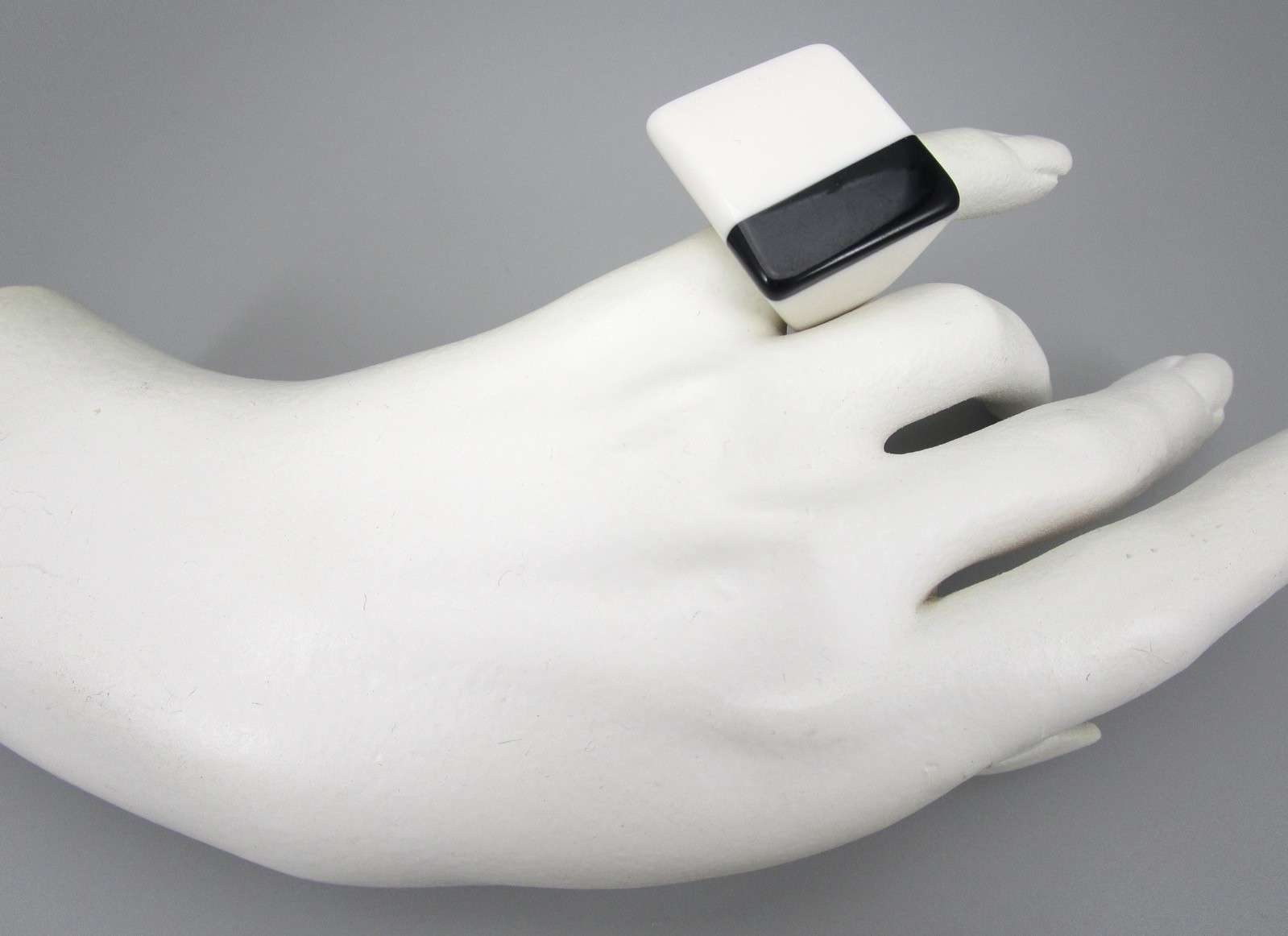 BOLD MARION GODART BLACK & WHITE SQUARE STATEMENT RING – FRANCE – SZ 11