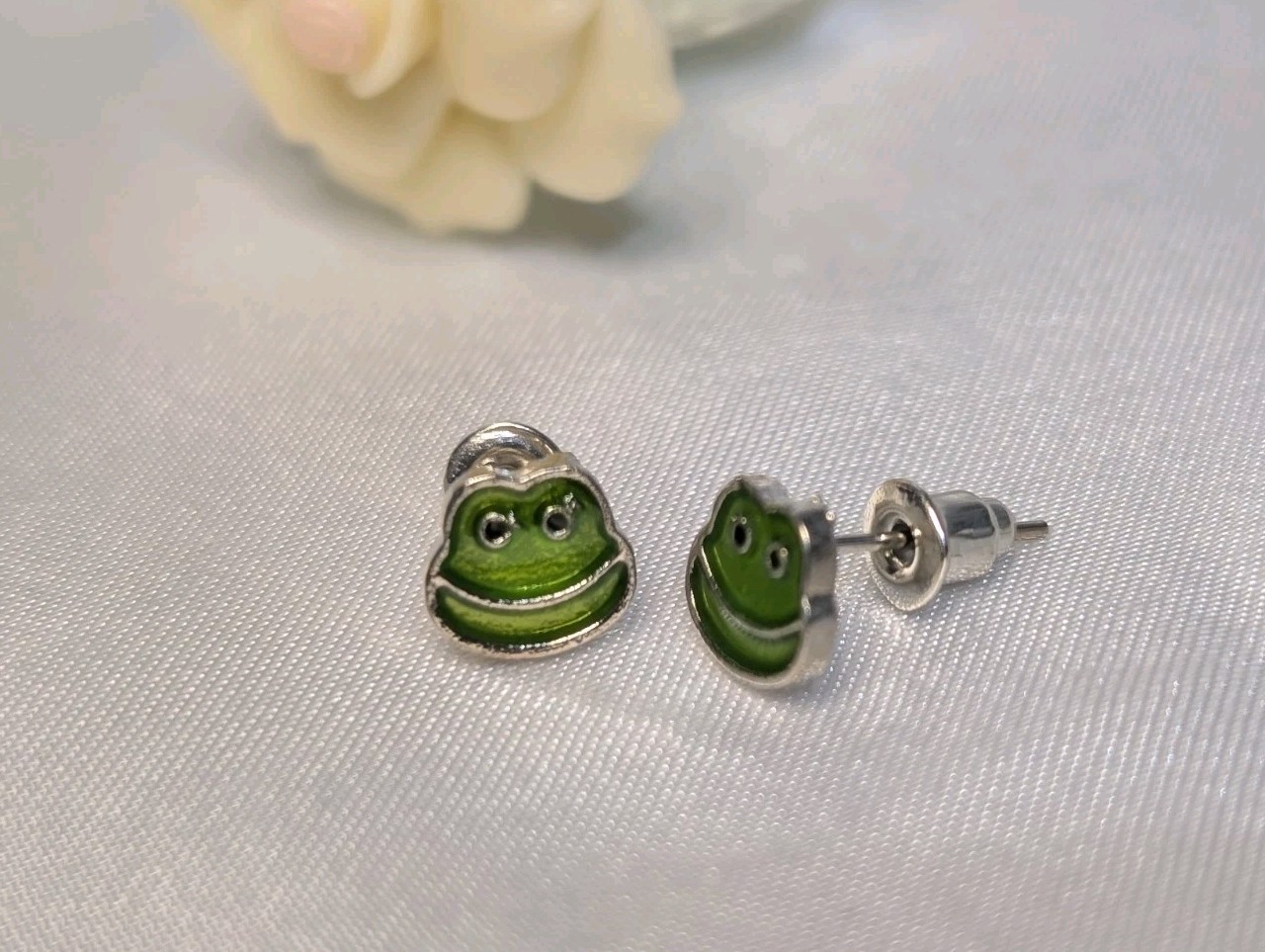 NEW Earrings Green Frog 🐸 Sterling Silver Studs Painted Fashion Earrings