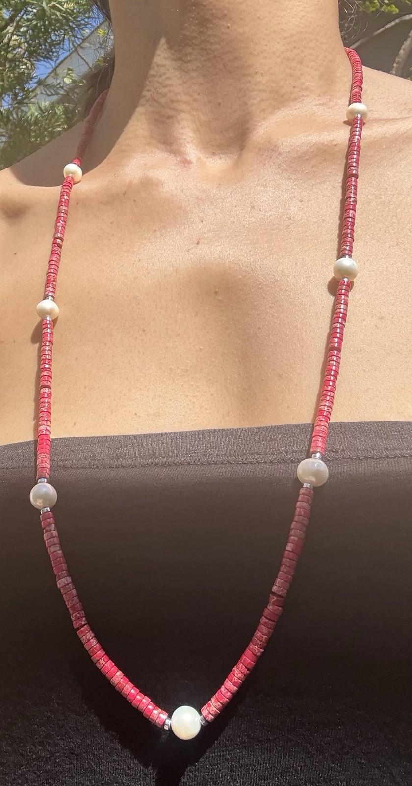 Red White Pearl Round Beaded Necklace, Stone Beads, Ball/Bead Chain Style