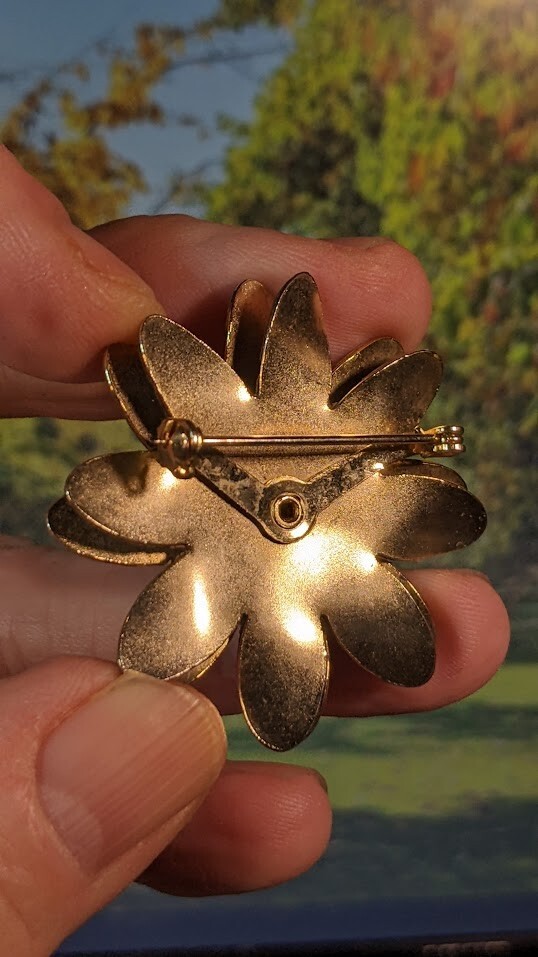 Vintage 60s 70s Wood Effect Floral Alloy Brooch, in Box. 44mm