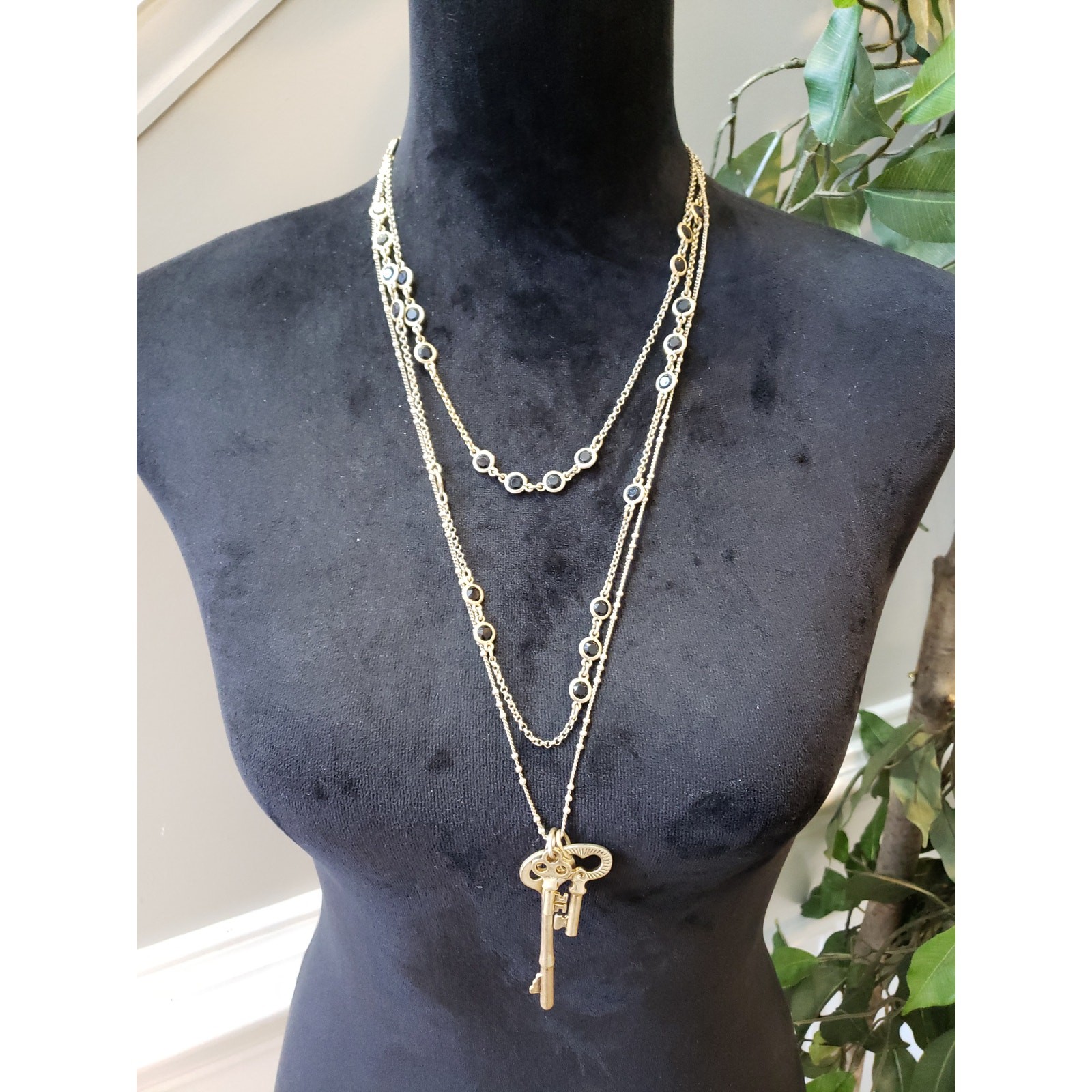 Women’s Gold Tone Layered Necklace Black Crystal Key Pendant Vintage Style