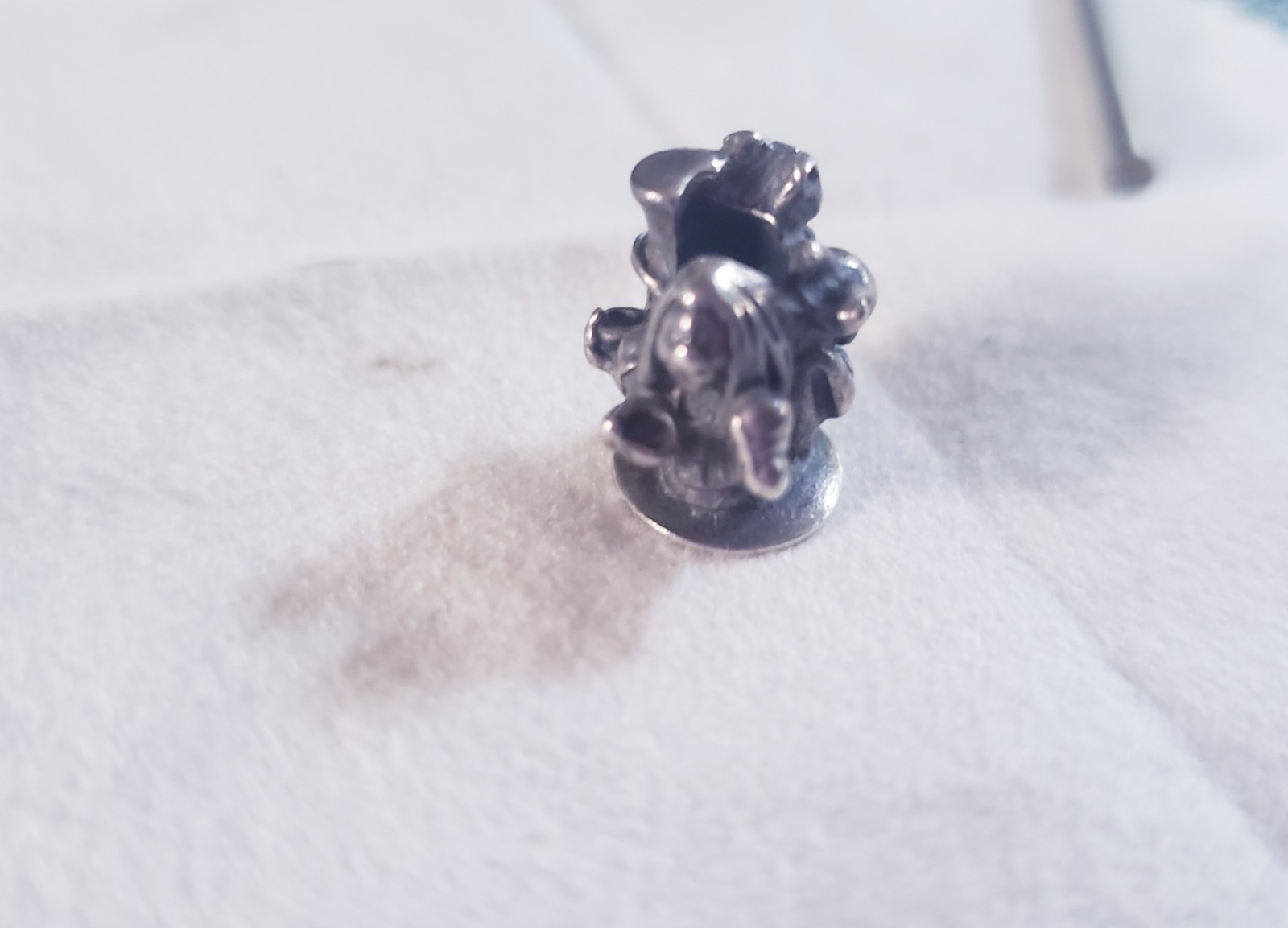 Gently Pre-own Trollbeads HTF World Tour United Kingdom Alice in Wonderland Bead