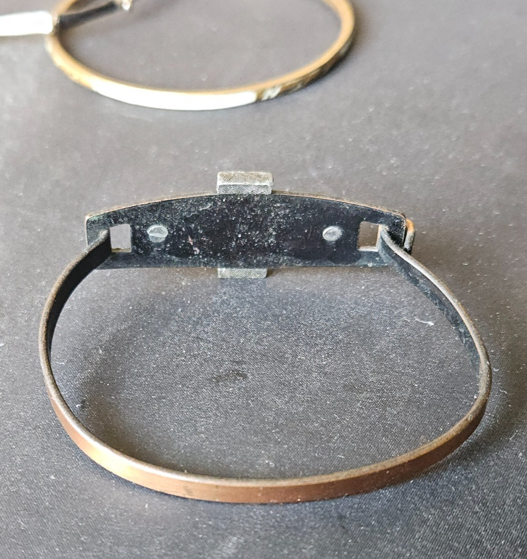 BRACELET / BANGLE LOT. MIXED MATERIALS. MODERN / VINTAGE