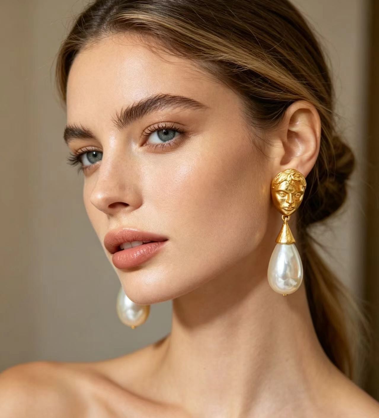 AUTHENTIC Super High Quality Schiaparelli Facial Sculpture Pearl Gold Earrings