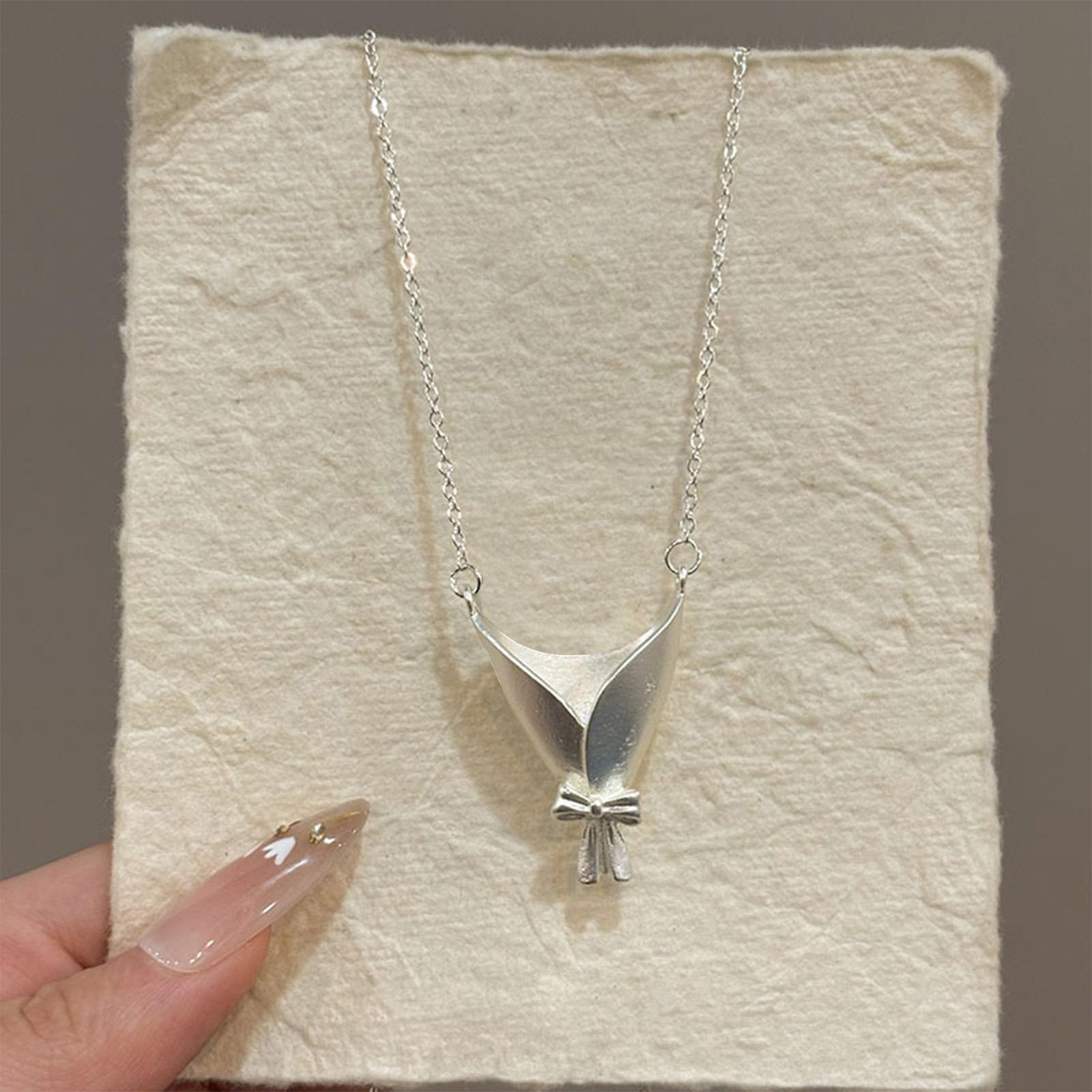 Wearable Vase Necklace for Women Artful Flower Bouquet Pendant Chain