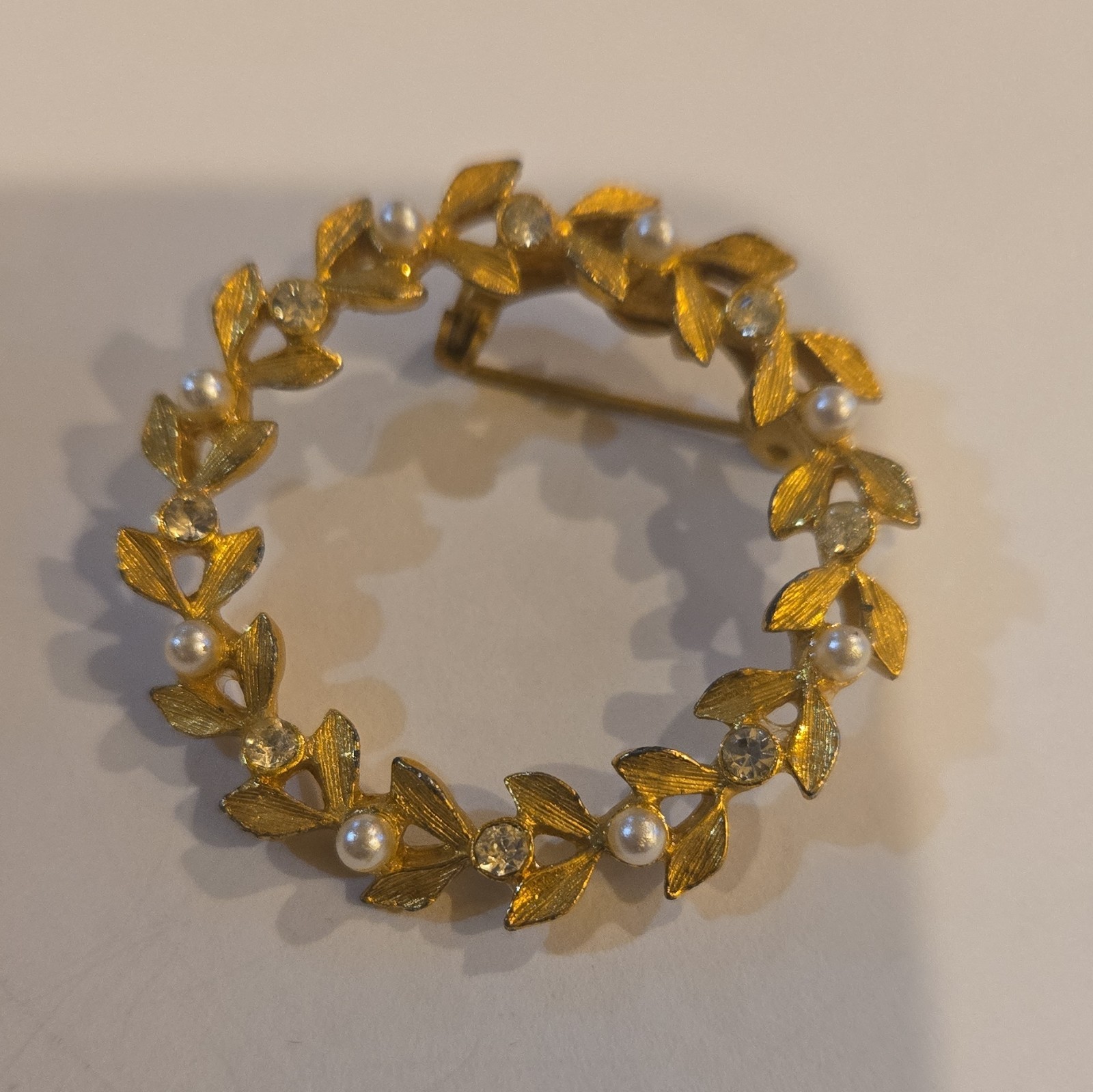 Gold Tone Leaf Wreath Circle Brooch Pin with White Simulated Faux Pearls