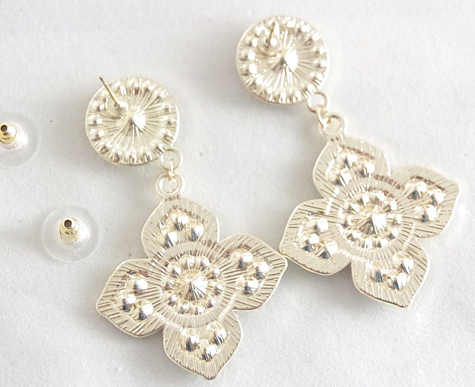 BETSEY JOHNSON BOHEMIAN/ BOHO FLOWER MEDALLION RHINESTONE BEAD DANGLE EARRINGS