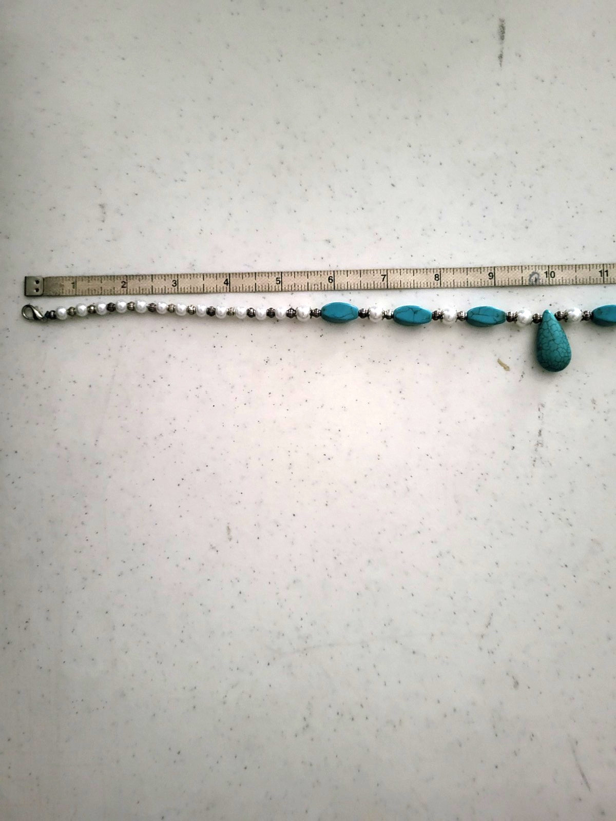 Turquoise-colored synthetic stones and white beads necklace set