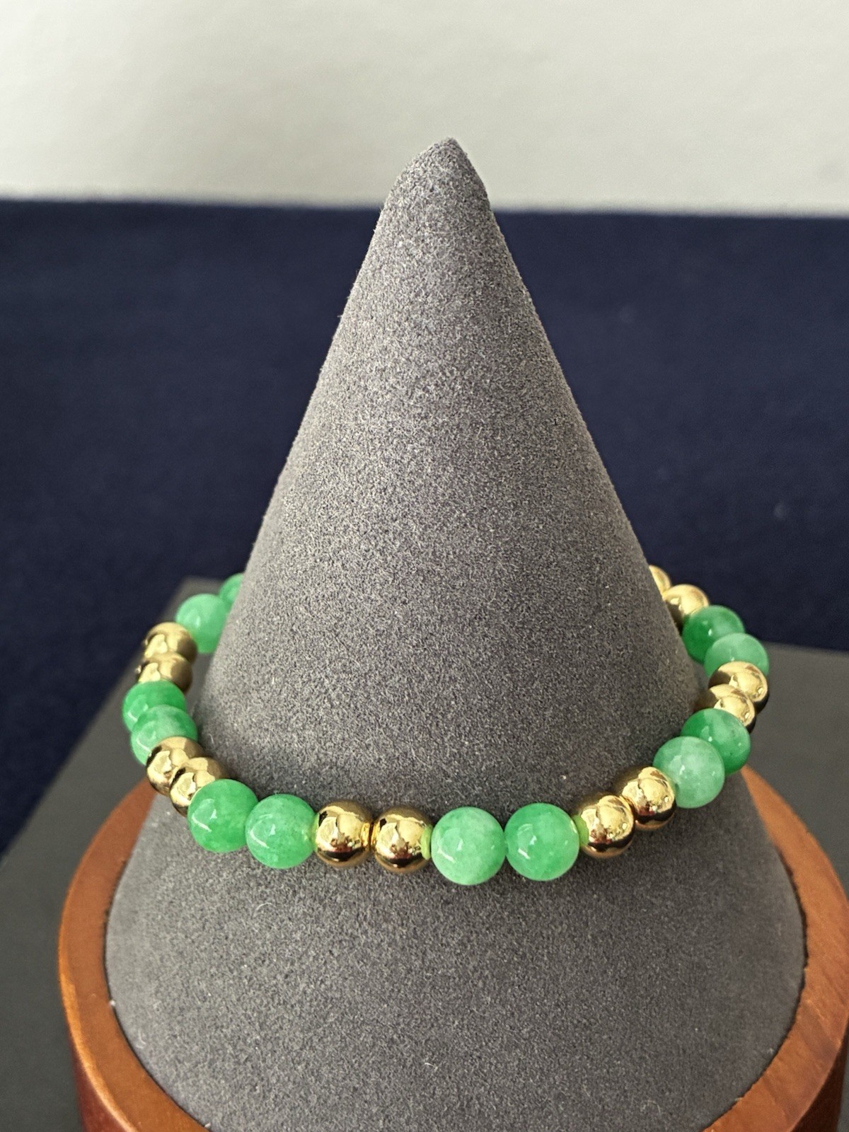 Green Stone Round Beaded Stretch Bracelet Gold Tone Spacer Beads