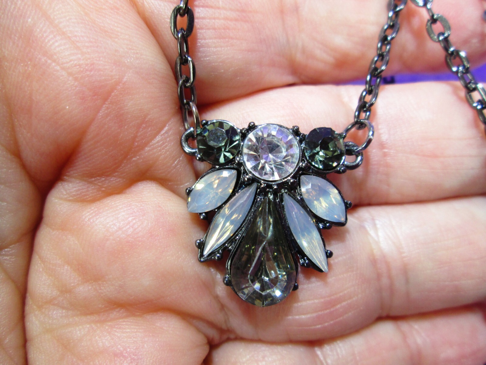 Acrylic Rhinestone Pendant Necklace 17.5″-20.5″ / Gunmetal Tone & Smoke / E