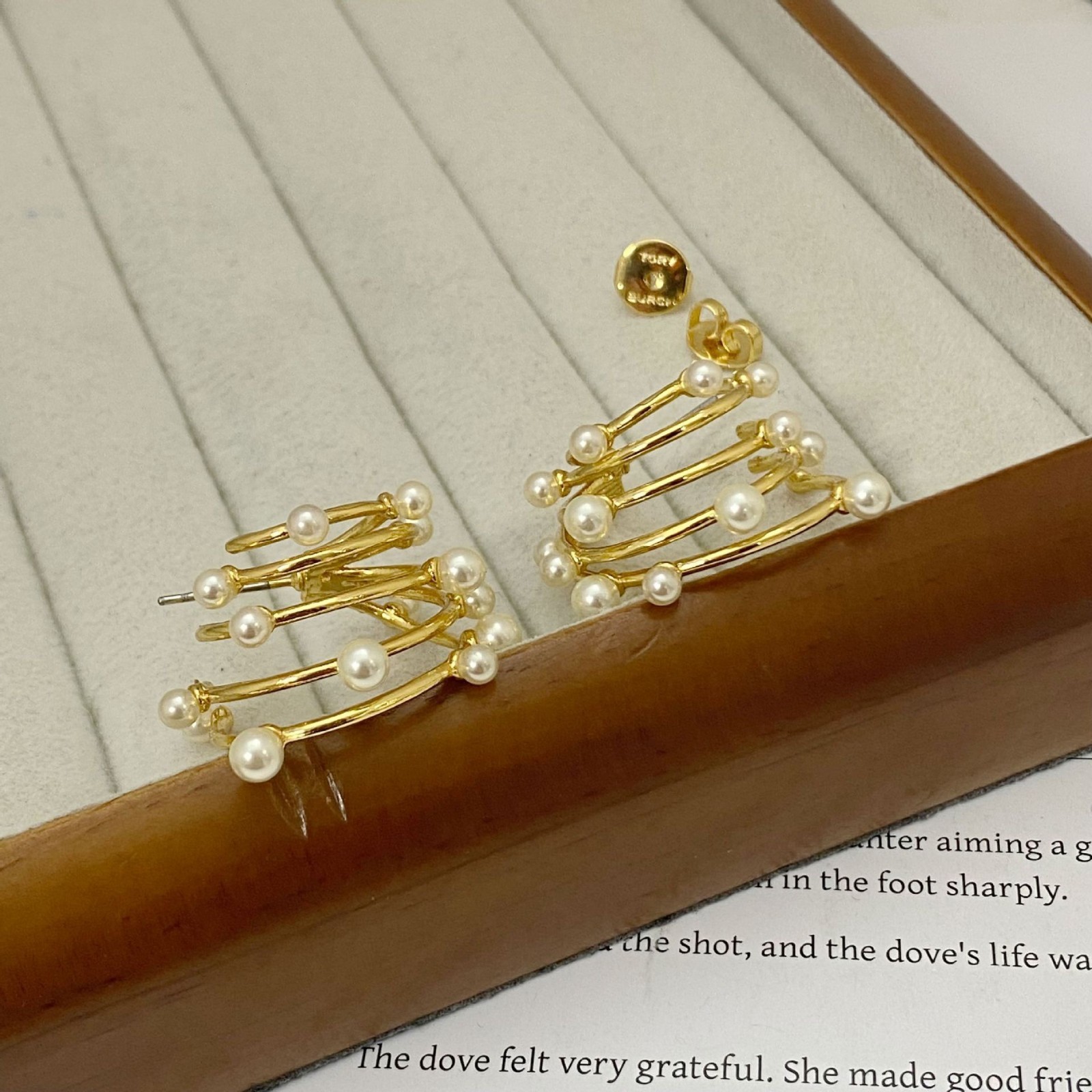 New Burch 4 Circle Pearl Earrings in Gold with Jewelry Pouch Size:2.1cm