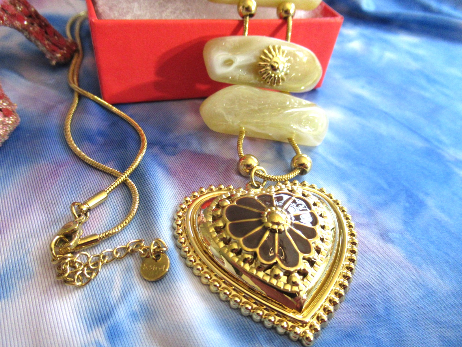 EXQUISITE Gold Plate Heart Valentine Pendant Stone Rectangle Heart Pendant NEW