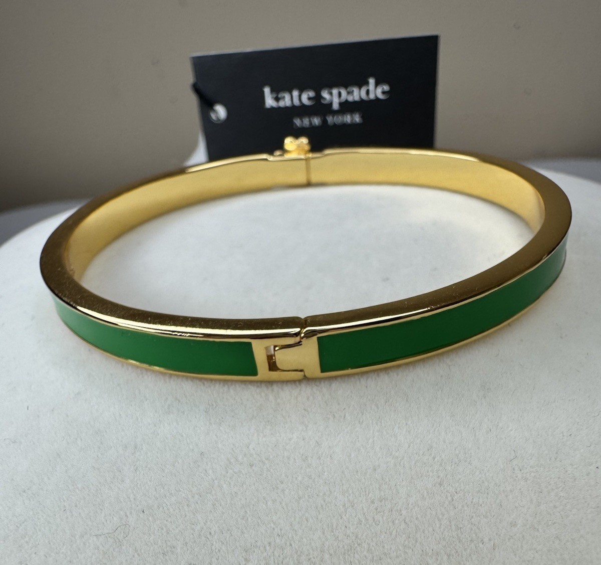 New Kate Spade New York Clover Green & Gold Hinged Bangle 7 Inch Gold Clasp