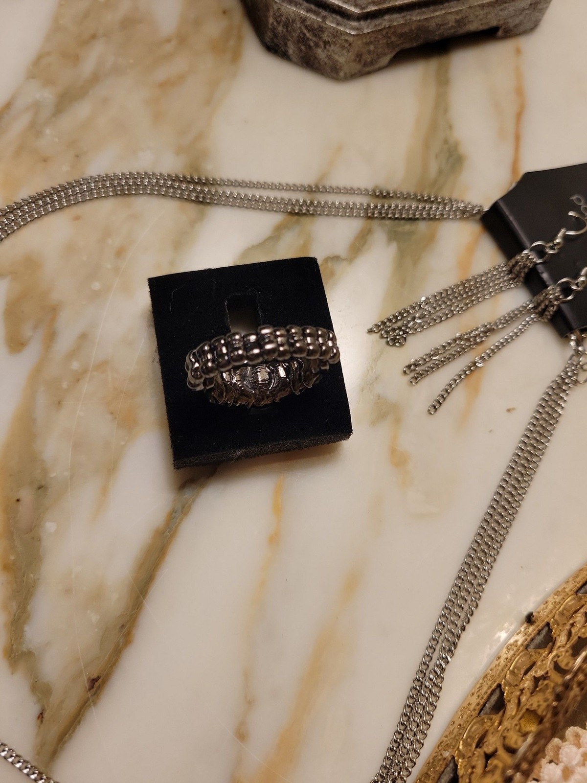 Paparazzi 3 layered chain with black round stones with stretchy black ring