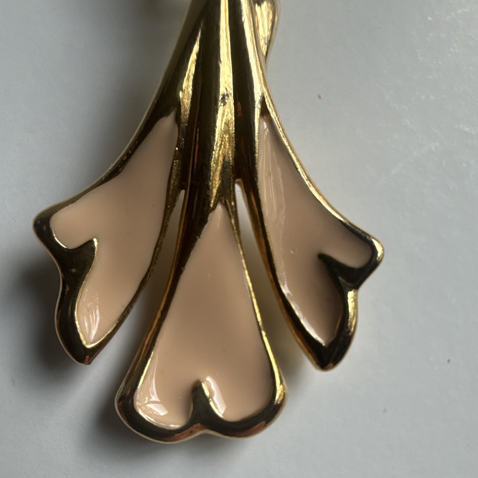 Vintage Crown Trifari Signed Pink Enamel Flower Gold Tone Dangle Earrings