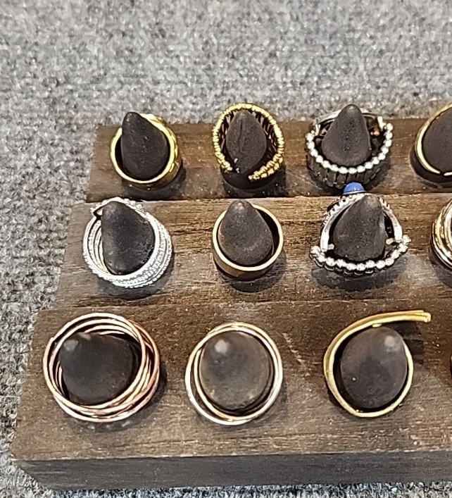 Jewelry 18 Rings Egyptian Theme Adjusts Sized Stretch See Description Lot #219