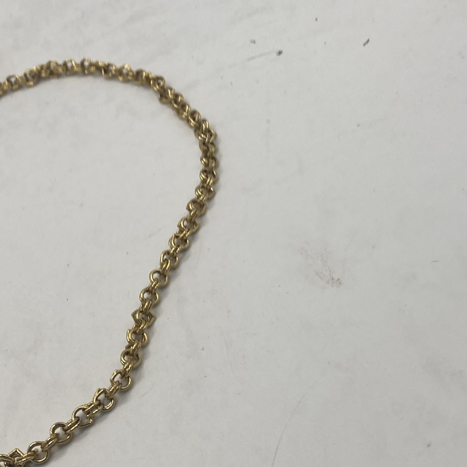Gold Tone Bee Pendant Necklace Round Statement Barrel Clasp Womens 24 In Jewelry