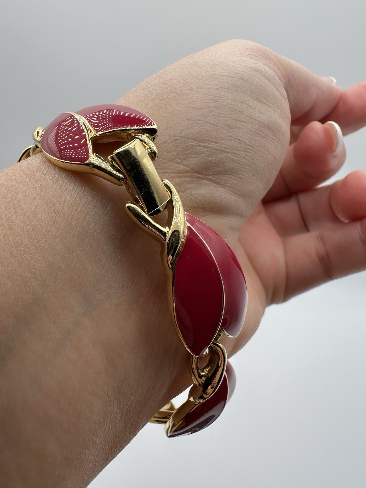 Trifari Gold Tone Red Enamel Oval Link Bracelet Box Clasp Signed 7.5 in