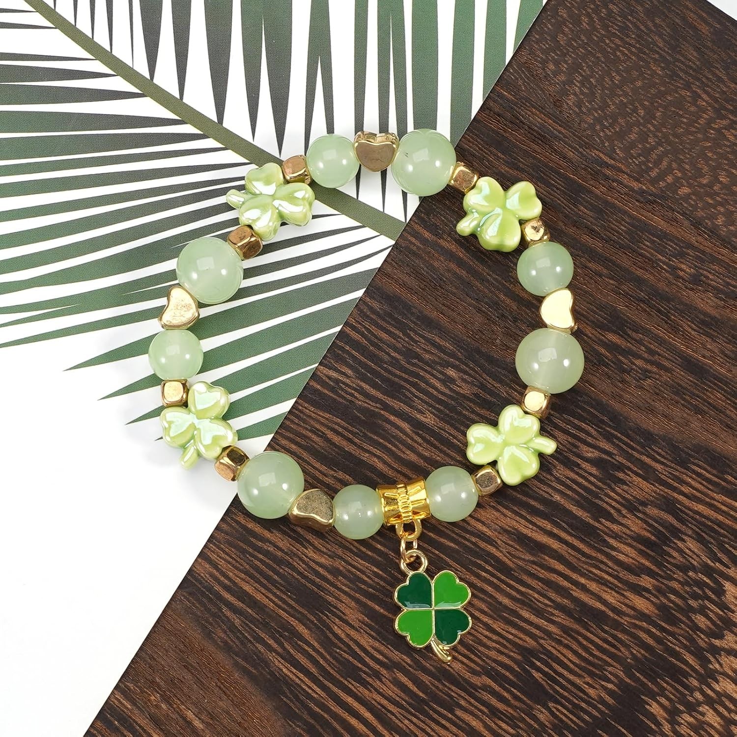 Lucky Clover Stretch Bracelet – Lightweight Beaded Accessory for All Occasions