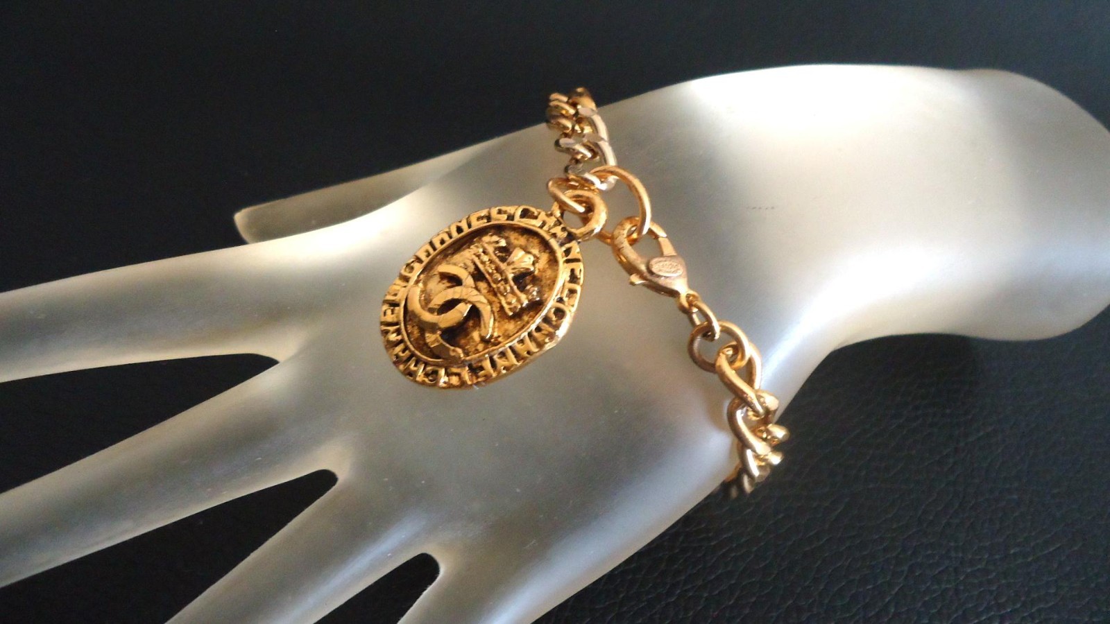 Chanel Vintage cc logos oval charms bracelet