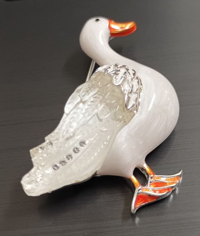 New Napier Silver Tone White Duck Pin