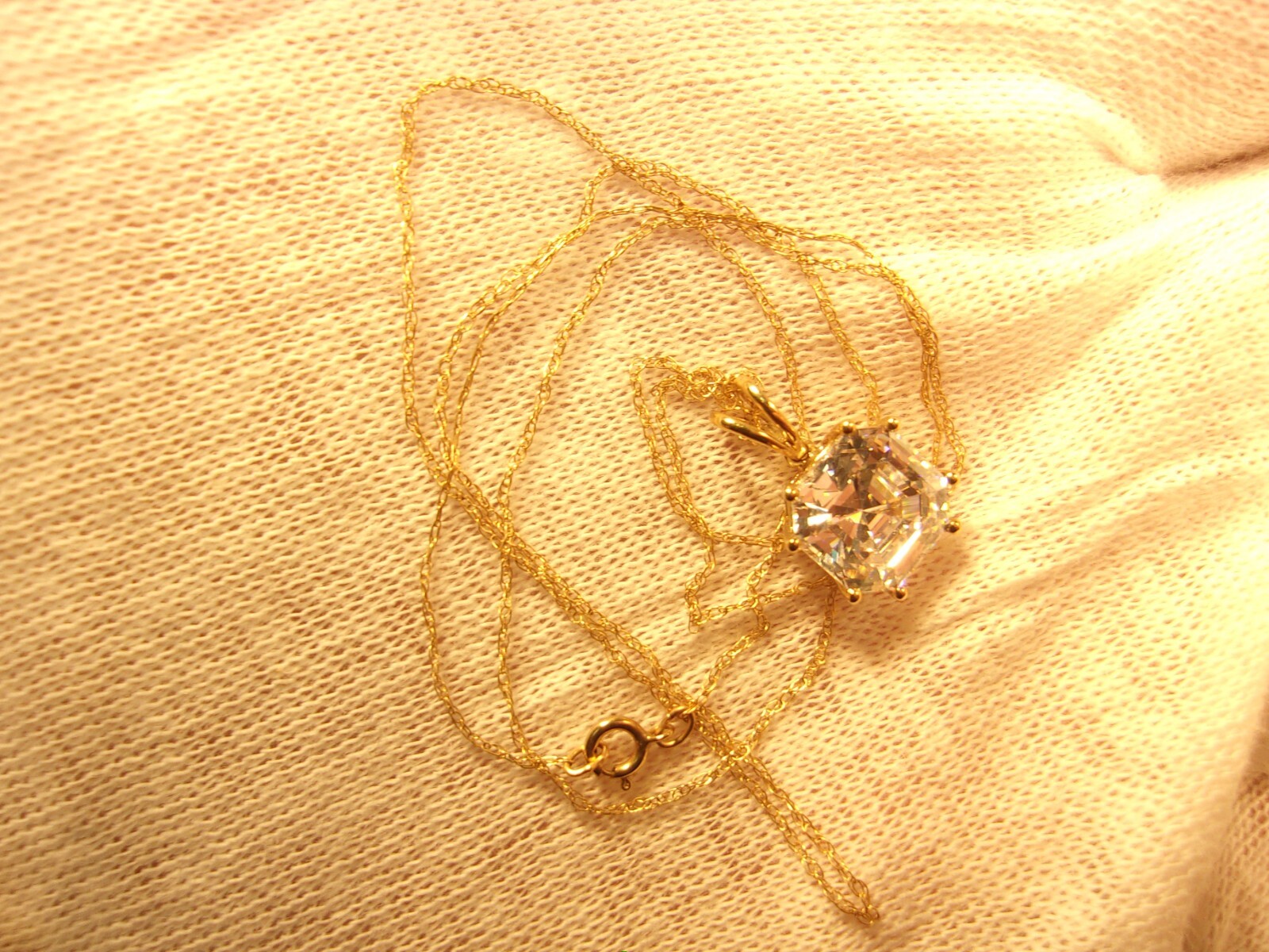 NEAR MINT LADY’S 10K YELLOW GOLD ASSCHER? CUT CZ PENDANT & 20″ GOLD NECKLACE