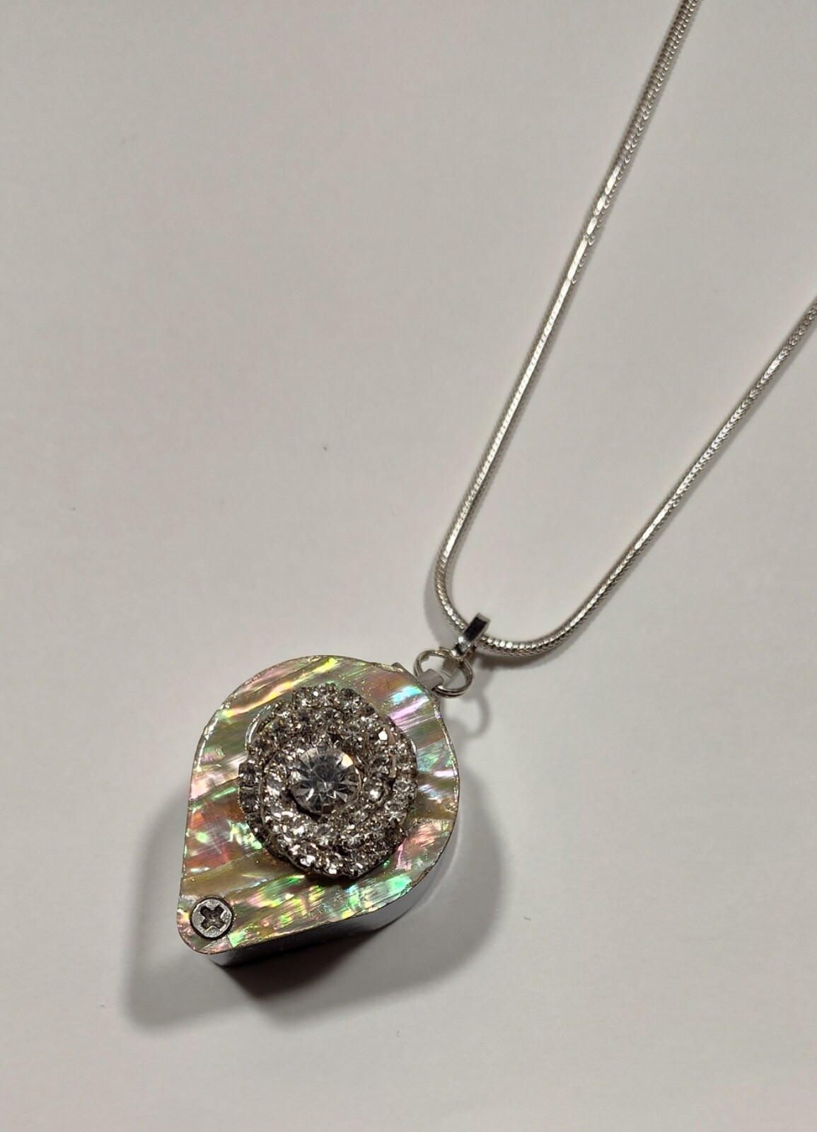 Magnifying Glass Swirly Rhinestone MOP Loupe Pendant Necklace 20x Strong