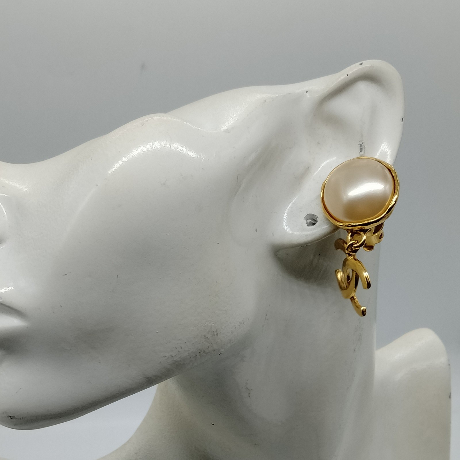 Chanel Earring Gold Whites 94 A 4523858