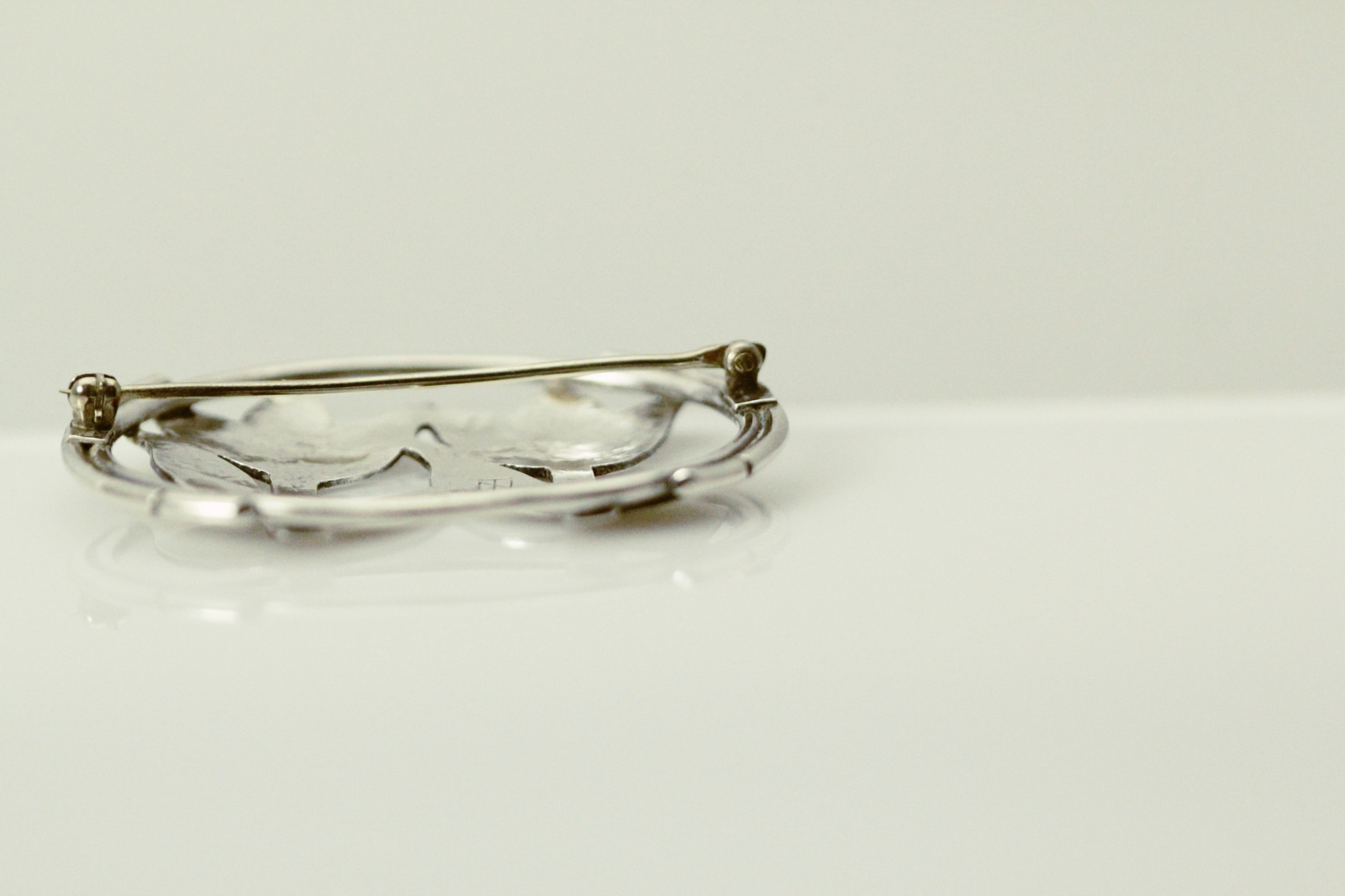 925 Sterling Silver Vintage Oval Floral Brooch Signed NT 9.1 Grams (PEN9766)