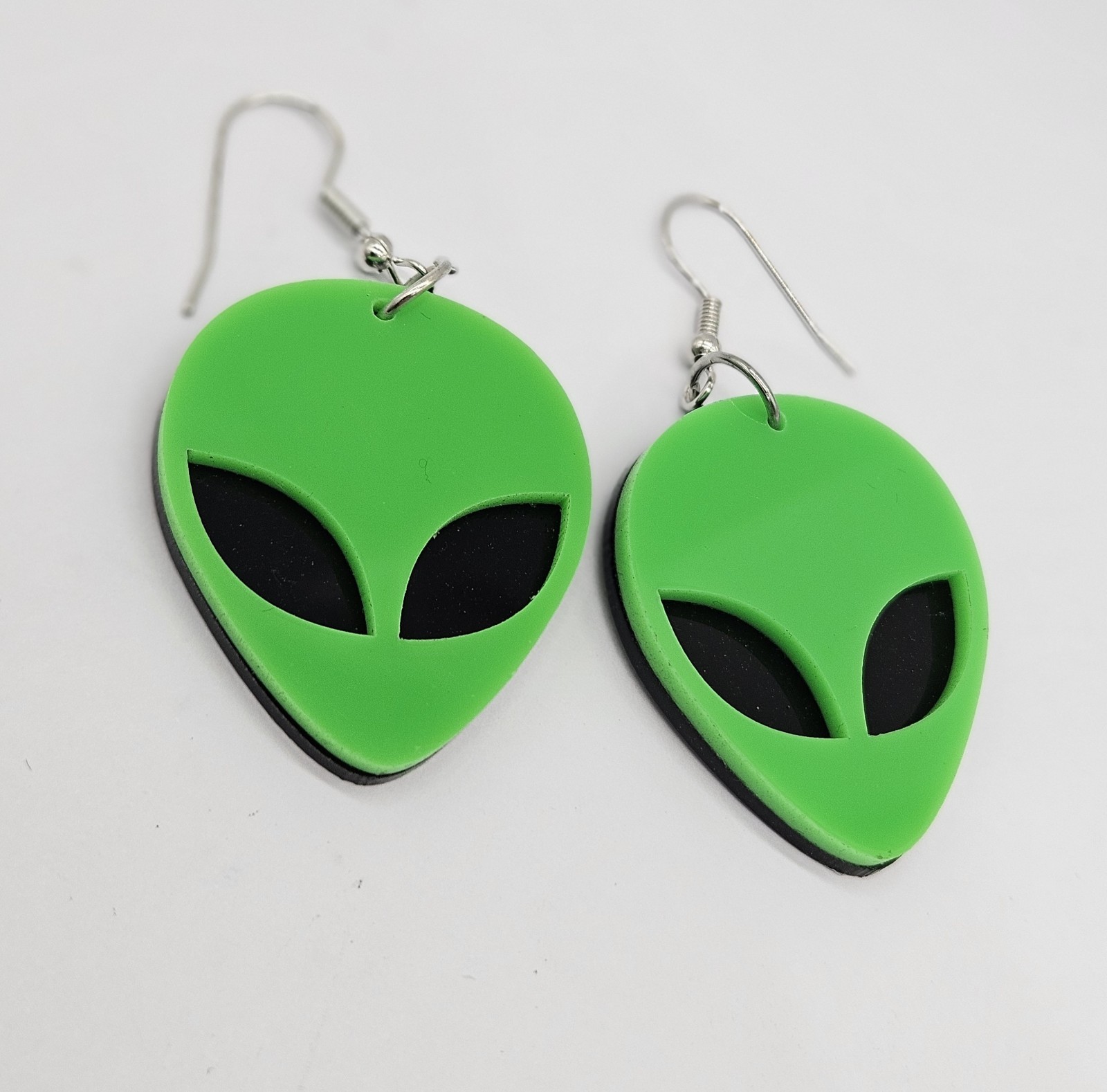 Women’s Fashion Novelty Jewelry Custom Resin Green Alien Head Earrings RE