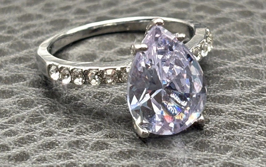 Gorgeous Large Pear Cut Purple Crystal Silver Tone Rhinestone Cocktail Ring Sz 9