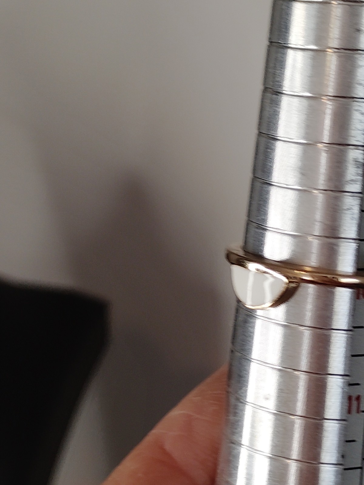 Gold Tone Plain Band Ring Enamel Round Shape Metal Ring Size 10