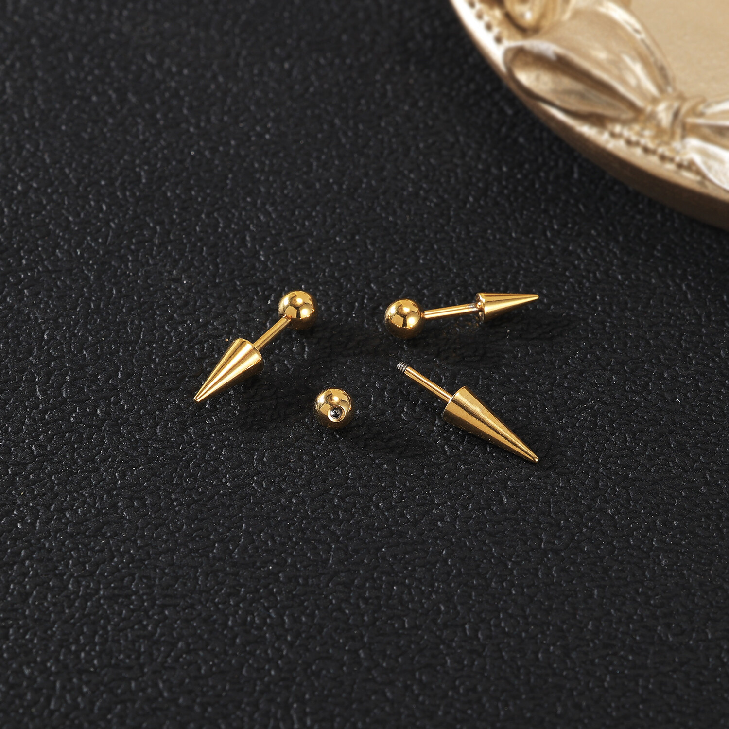 18G Stainless Steel Spike Stud Earring Helix Piercing Balls Screw Back Piercing