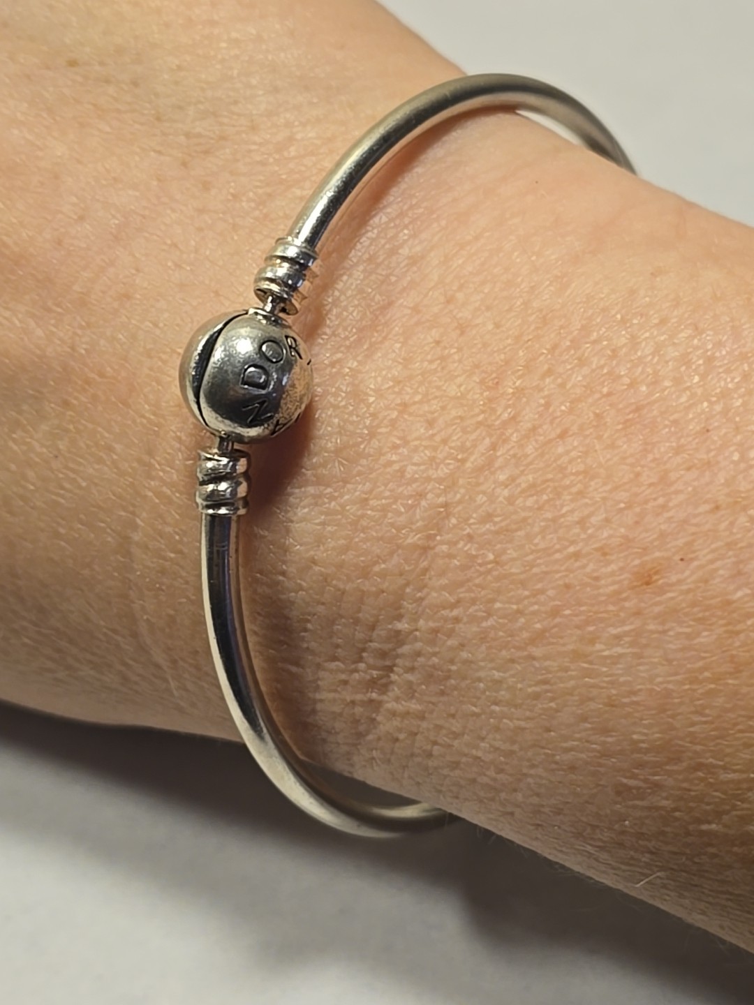 Pandora Moments Sterling Silver Ball Clasp Bangle Bracelet(9.1G) 7”