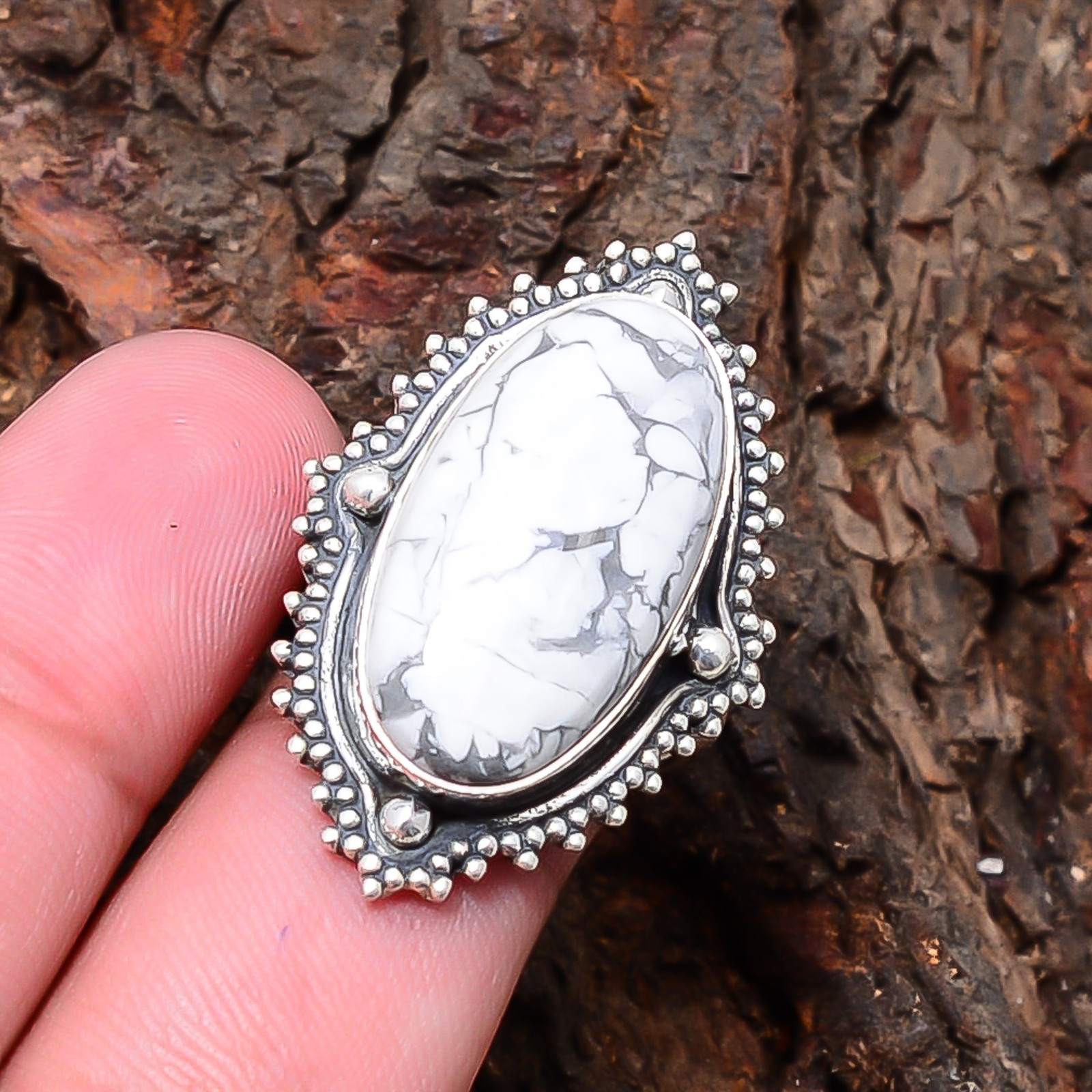 White Howlite – United States Sterling Silver Bold Oval Statement Ring S.7.5 R17