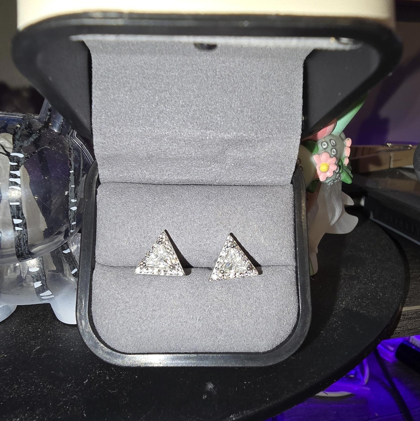 Moissanite Diamond Stud Earrings. D VVS1. Genuine Moissanite