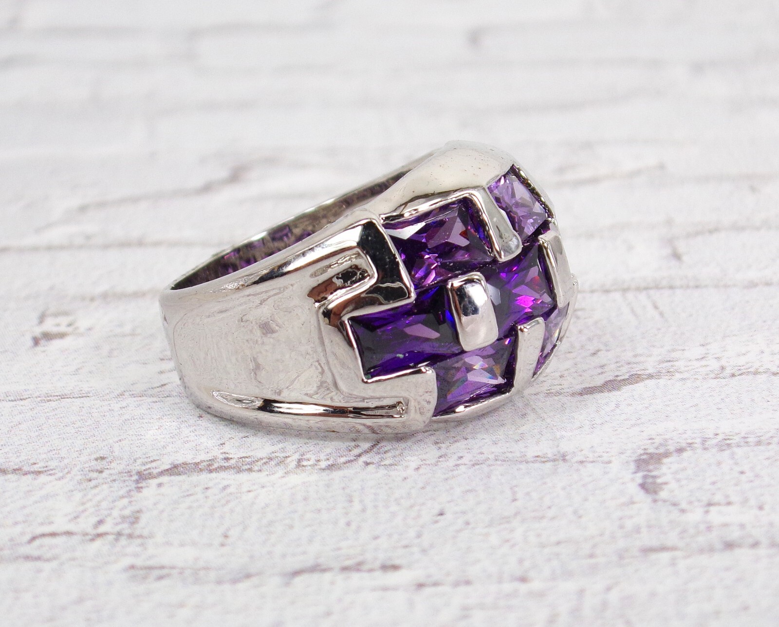 Purple cubic zirconia stone band ring with rectangle shape stones Size 7.5 NEW