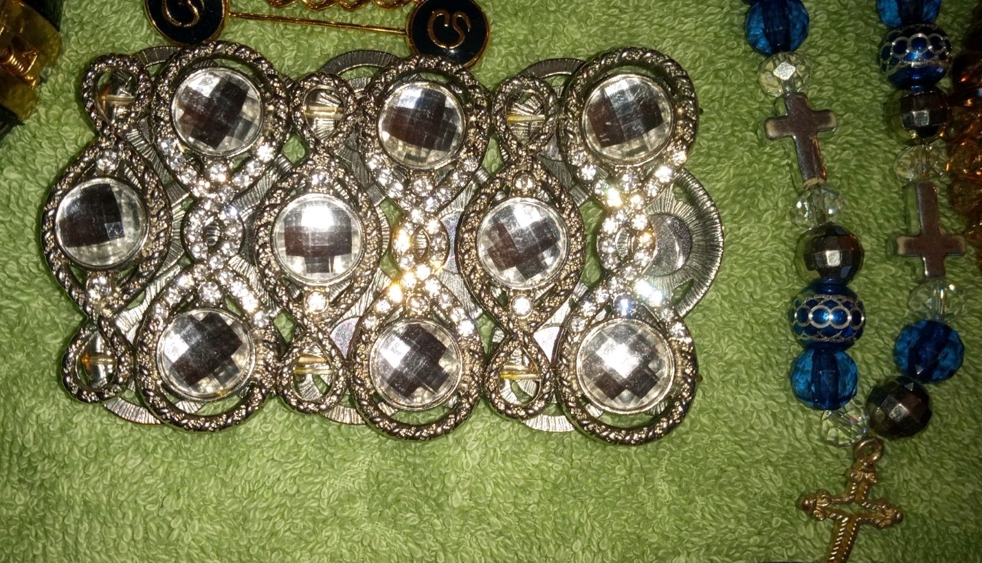 MULTIPLE FASHION BRACELETS MOST STRETCHY BUT SOME PRETTY ONES, SOME SIGNED BRASS